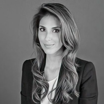 Ariane-Nasrin-in-grey